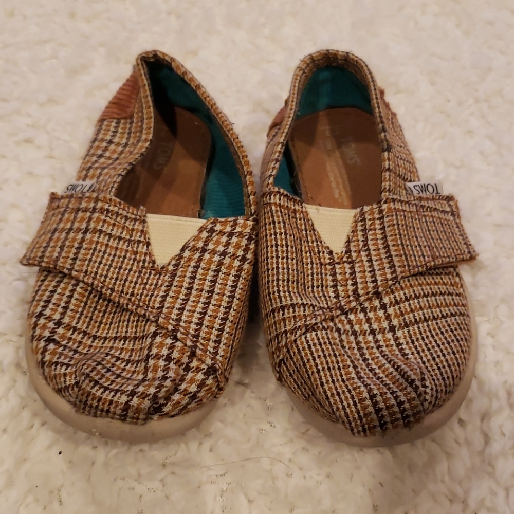 Toms brown plaid shoes C7